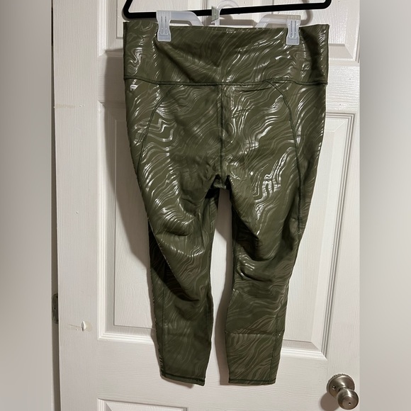 Power hold by Fabletics Ranger Green Small Marbleize 7/8 Leggings. - Picture 2 of 3